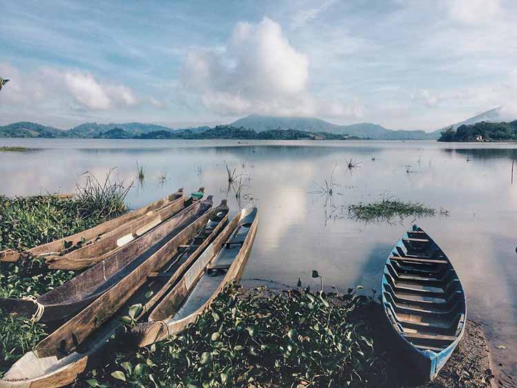Hồ Lăk thơ 