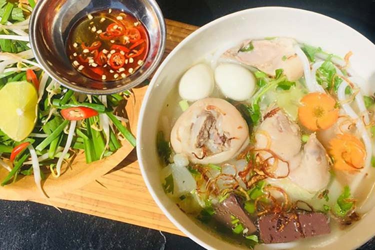Bánh canh bột lọc Buôn Ma Thuột Food Tour