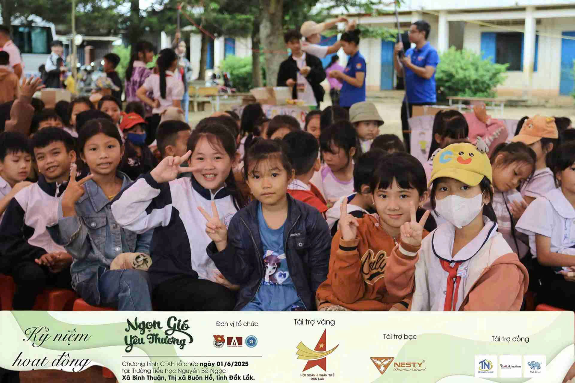 Các em nhỏ trường Nguyễn Bá Ngọc